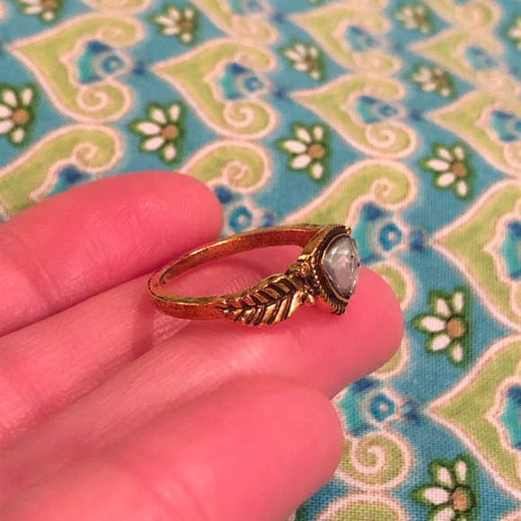 Golden Leaf With Rhinestone Diamond Shape Design Ring - Picture 8 of 11